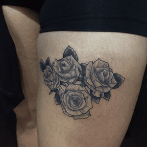 #tattoo #balckwork #blackworktattoo #roses #rosestattoo #blackink #tattoolife #tattoo #legtattoo #whipshading #contrast #flowers #flowertattoo 