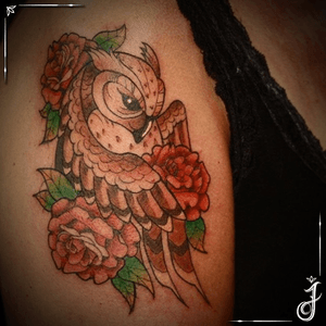 Coruja • #tattoo #tatuagem #coruja #corujatattoo #owl #owltattoo #flowers #flowertattoo #rosetattoo #roses #rosas #rosatattoo #neotrad #neotraditional #neotradtattoo #neotraditionaltattoo #neotradicional 