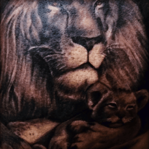 The lion is me and the little one is my son, it represents the protection that I give him 😍😍😍