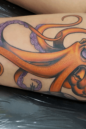 Octopus. Back of right leg