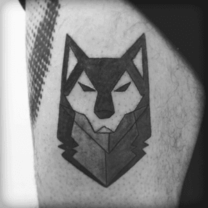 Wolf #wolftattoo #geometric #blackandgrey #tattoo 