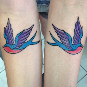 Got to do these #traditionalsparrow tattoos on the always gorgeous @danielatttt ! Thank you 😘 #traditional #traditionalbird #colortattoo #tattooapprentice #tattoo #ink #calgarytattoocompany
