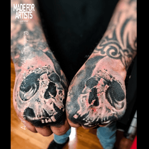 Hand tattoo two skull#tattoo#tattooing#tattooink#tattoodo#megandreamtattoo#dreamtattoo#tattooist#tattooartist#blackandgreytattoo#professional#artist#skulltattoo#handtattoo#tattoolovers 