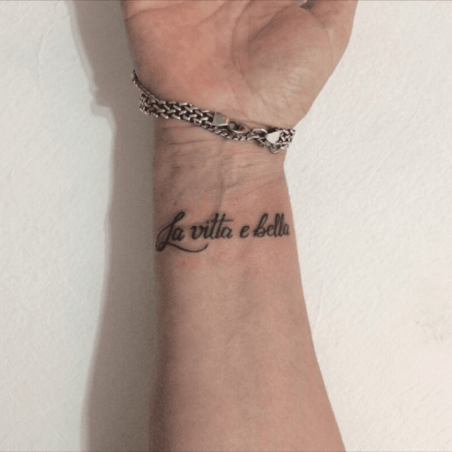 lavidaesbella in Tattoos  Search in 13M Tattoos Now  Tattoodo