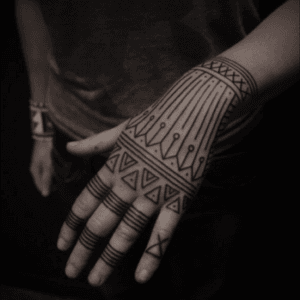 Tattoo uploaded by Maddz • #blackwork #tribal #pattern #cool #hand  #handtattoo #triangle #bands • Tattoodo