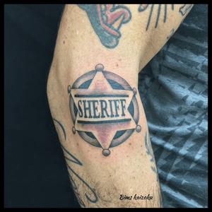 Le sheriff!!! Ho les main!peau de lapin 🐰!! #bims #bimskaizoku #bimstattoo #paris #paristattoo #paname #tatouage #tatouages #etoiledusheriff #sheriff #sherif #etoile #blackandgrey #love #hate #instatattoo #instagood #cowboy #tattoo #tattoos #tattooartist #tatt #tattooart #tattoolover #tattoostyle #tattooist #tattooink #tattoodo #tattoowork 