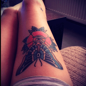 Live and fly #butterfly #legtattoo #rose #oldschool #traditionaltattoo #Spain #España 