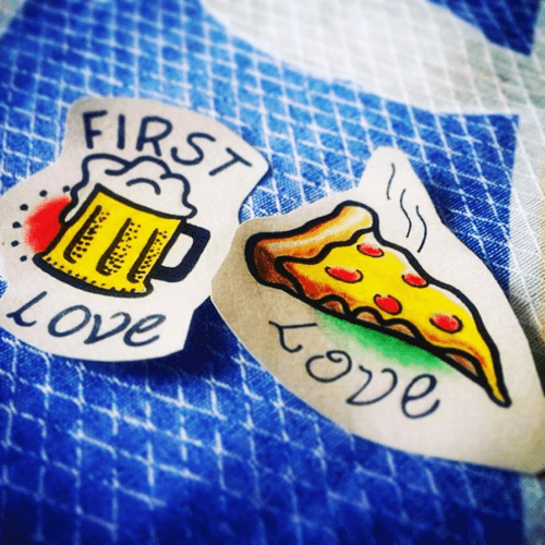 Flash's by @igor_ink #flash #draw #beer #pizza #traditional #oldschool #color #flashday #love #lovetattoo #lovepizza #lovebeer #firstlovetattoo  #cerveja #cerveza #desenho #dibujo