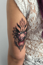 Gotta love those jewels! 😃💎 #travellingtattooist #ornamentaltattoo #jeweltattoo #gemtattoo #rose #jewel #ornamental #ornate #blackwork #dotwork #realism #hennism #floraltattoo #tattoodo #tattoodoApp #tattoo #ink #inkedgirls #tattooedgirls #tattoooftheday #amazingtattoos #tatouage #tatuaje #tatuagem #ryansmithtattooist #tattooartist 