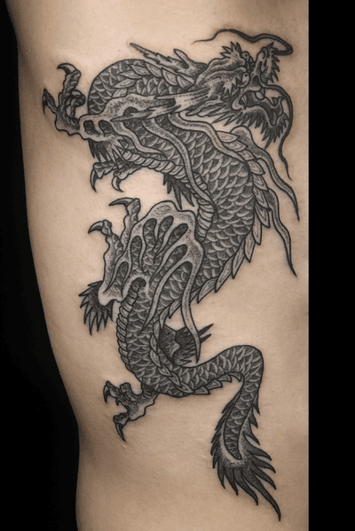 Dragon on ribs #dragontattoo #ribtattoo #japanesetattoo #blackandgrey #japanesedragon