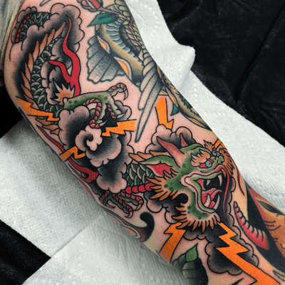 Dragon in the gap.  #tattoooftheday 