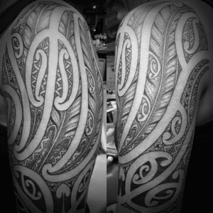 Sleeve moko machine and handpoke #mokomaori #sleevetattoo #fullsleevetattoo #tamoko #maoritattoostudio #maori 