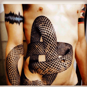 Unreal! I cant stop looking at it. #snake #arm #stomachtattoo #3D #linework 