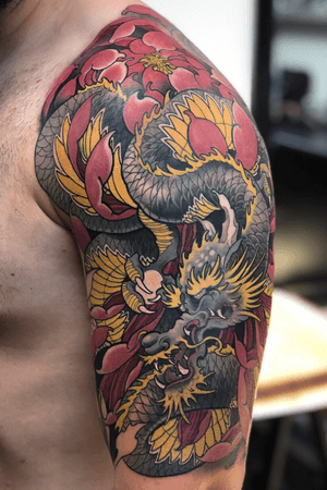 Dragon:) #tattoodo #inkjecta #killerinktattoo #wearesorrymom #dragon #irezumi #japanesetattoo #chrysanthemum 