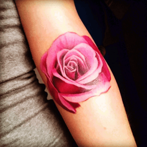 Very nicely done #rose #pinkrose #flower #forearm #hyperrealism #3D 