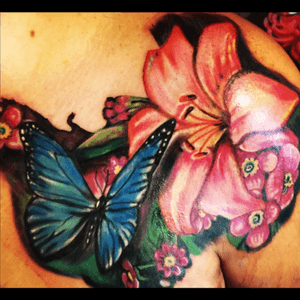 My partners beautiful butterfly and flowers #realism #colour #butterflytattoo #ivanofoddai 