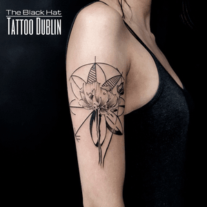 Geometric and fine line from an original design by a friend. What a perfect gift for a loved one! ...#dublin #tats #tattoo #tattoodublin #flowers #flowertattoo #tattooideas #tattooforgirls #tattoostudio 