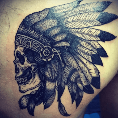 Indian skull by Joe from the shop "La Gribouille" at Nancy, France. 🇫🇷. A very very nice work, I love it! #skull #indian #indianskull #pectoral #blackandgreytattoo #detailed 