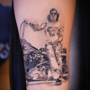 Portrait tattoo of recording artist Yelawolf by artist Banjo Johnson of Pens and Needles Tattoo Studio in Bossier City, Louisiana IG: tactiart_banjo pensandneedlestattoo#portrait #portraittattoo #portraittattoos #blackandgrey #tattoo #yelawolf 