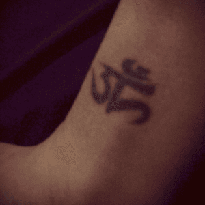 #om #indian #symbol #simbolo #tattoo #black #girl 