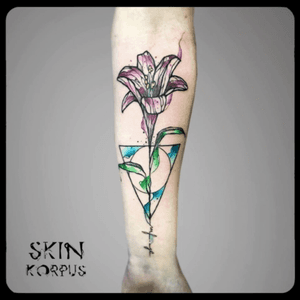 #watercolor #watercolortattoo #watercolortattoos #watercolour #lillyflower #lilly made  @ #absolutink by #watercolortattooartist #watercolorartist #skinkorpus 