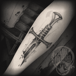 Espada Anduril (O senhor dos anéis) feita essa semana, obrigado pela confiança e a liberdade!  #rataria #tattoo #blackwork #blackworkers #blackworkerssubmission #ttblackink #onlyblackart #theblackmasters #tattooartwork #inkstinct #inkstinctsubmission #superbtattoos #wiilsubmission #stabmegod #tattoos_artwork