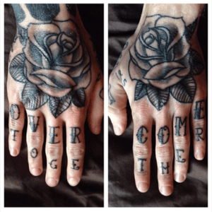 🙌 #tattoo #tattoos #tatouage #tatouages #handtattoo #handtattoos #bodymodification #bodymodifications #art #bodyart #ink #inkaddict #overcome #together #rosetattoo #rosestattoos #knucklestattoo #knucklestattoos