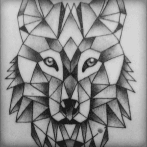 #blackAndWhite #wolftattoo #geometrywolf #geometrytattoo #cristaltattoo 