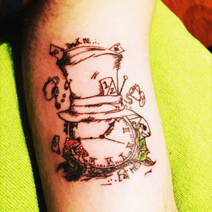 Aqui un trabajo de mi tatuaje de el sombrerero loco y hora del té con algunas intervenciones #3rl #5rl #Tattoo #MordrakeInk #Scl #AliceInTheWonderland #téTime #TimBurton #Chile 🇨🇱🇪🇸