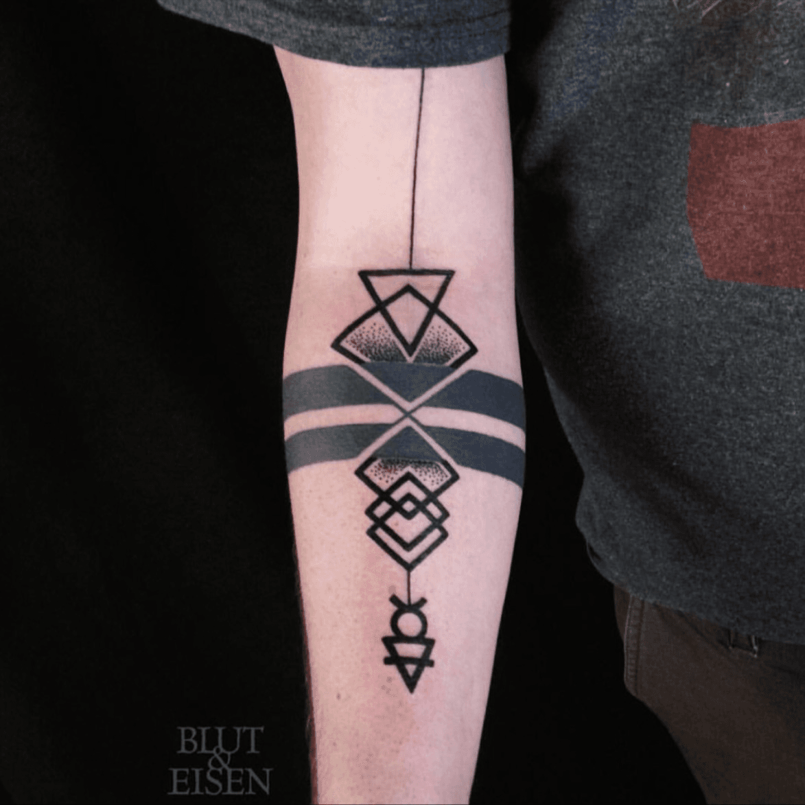 Tattoo  Piercing Studio  Mustre i Šare   Arm band  arrow tattoo Done  with OTM  Custom Tattoo Machines Done by Nazmir Vatres  httpswwwinstagramcommustreisare  httpswwwinstagramcomnazmirvatres  Facebook