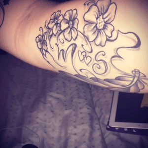 #upperarm#feather#flowers#sisters 