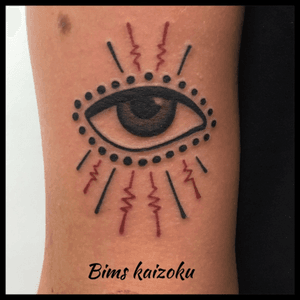 #bims #bimskaizoku #bimstattoo #oeil #ey  #eyes #paris  #paristattoo #tatouage #tatouages #paname #ink #inked #inkedgirl #oldschool #neotraditional #neotrad #red #brown #tattoo #tattoogirl #tatt #tattooing #tattoolover #tattooer #tattooed #tattoodo #tattoostyle #tattooartist #tattoed 
