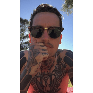 💦 #australia #australie #tattoo #tattoos #tatouage #tatouages #ink #inked #inkaddict #necktattoo #necktattoos #handtattoo #handtattoos #blackandgreytattoo #knucklestattoo #sun #summer