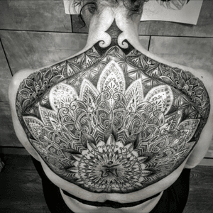 Mandala #mehndi #fineline #om #tattooGirls #pontilhismo #tattoo #tatuaje #tatouage #tatuagem 