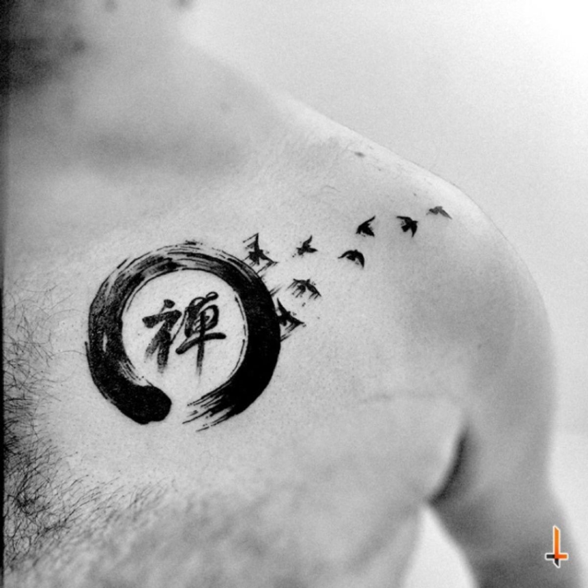 Tattoo uploaded by Lazlo DaSilva • Nº249 #tattoo #tatuaje #ink #inked #enso  #ensotattoo #kanji #kanjitattoo #japanese #japanesetattoo #birds #fly  #bylazlodasilva • Tattoodo