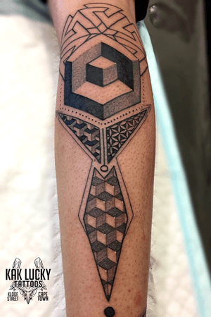 Geometric calf piece @garethdoyetattoos🤘🏼 #tattoos #garethdoyetattoos #kakluckytattoos #tattoooftheday #geometric #dotwork #capetown 