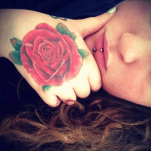 Rose Tatto by VinzTattooer #love #rosetattoo #handtattoo #lippiercing #Girl 