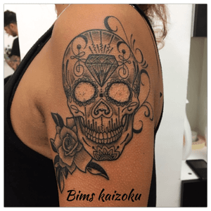 #bims #bimskaizoku #bimstattoo #skull #cranemexicain #mexicainskull #santamuerte #blackandgrey #ink #inked #inkedgirl #paris #paristattoo #paname #flower #rose #tattoo #tatt #tattoos #tattoogirl #tattooist #tattooing #tattooflash #tattoist #tattooer #tattootime #tattooartist #tattoo2me #tattoolife 