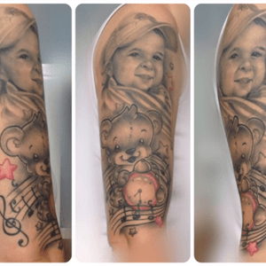 Half sleeve dedicated to my lil' one -> portrait, teddy with clock showing time of birth and music notes of 'Twinkle twinkle little star'. Most of it done by Blaine Cellerdoor Rose in Germany. #daughter #portrait #teddy #clock #music #welove 