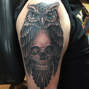 Friend if mine wanted to combine a skull and owl. So i did it my way.