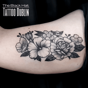 Hi guys,We have a beautiful bunch of flowers to offer to you today. Blackwork and whip shade make it looks vibrant!.Book a consultation, an appointment or pop in as walk ins..#flower #rose#flowertattoo #tats #tattootattooidea #tattooforgirl #tattooforgirls #dublin #tattoodublin #dublintown #tattooart #dublintattooartist #blackworkers #blackworktattoo #whipshade 