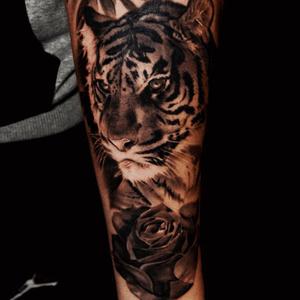 Artist #marconigiotti #tiger #rose #sleeve 