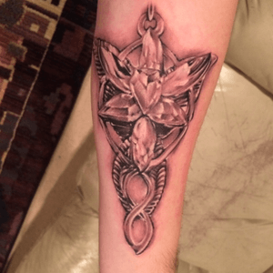 My first tattoo that i got back in January. For all of you nerds (like me) out there, yes this is the Evenstar Necklace from The Lord of the Rings