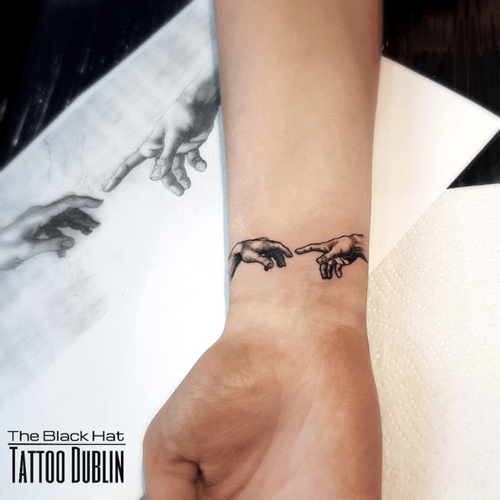 Would you believed that it could possible to reproduce the Da Vinci touch of God that small? @blackhatsergy talent amazes us daily! A lot of space left for more! . Theblackhattattoo.com . #tattoo #tats #tattoodublin #davinci #davincitattoo #touchofgod #dublin #rome #sixtinechapel #divinetouch #italy #tattooart #art 