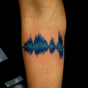 Artist #jameshall #soundwaves #sound #beats #pulse #blue 