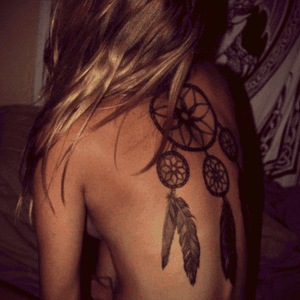 I like! #dreamcatcher #tribal #indian #feathers #backtattoo 