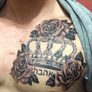 Left chest roses and crown tattoo. #styles #crown #roses #motifs #shaded #eztattoo 