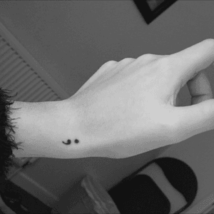 I think at this point everyone nows what a semicolon tattoo stands for. Even it not being the most original tattoo out there (maybe classics like the infinite can beat it) it thought both the idea and the design were beautiful, and ir really tells my story, so... There it is. My seccond tattoo.#SemiColon #SemicolonProject #semicolontattoo #thesemicolonproject #semicolon
