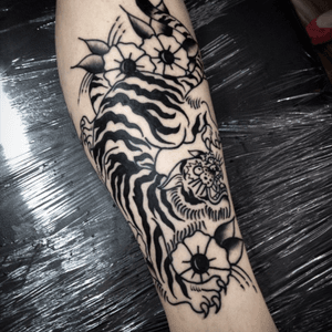#tigertattoo #firstsession #traditional #traditionaltattoo 