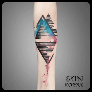  #geometric #watercolor #watercolortattoo #watercolortattoos #watercolour #triangles  made  @ #absolutink by #watercolortattooartist #watercolorartist #skinkorpus 